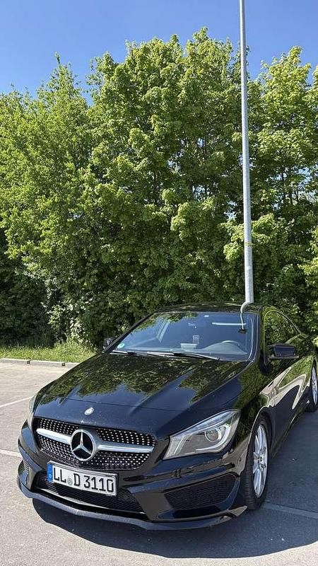 Schwarz Gebraucht 2014 Mercedes CLA220 AMG line Limousine | 16.249 € (Fairer Preis) - Bild 1/4