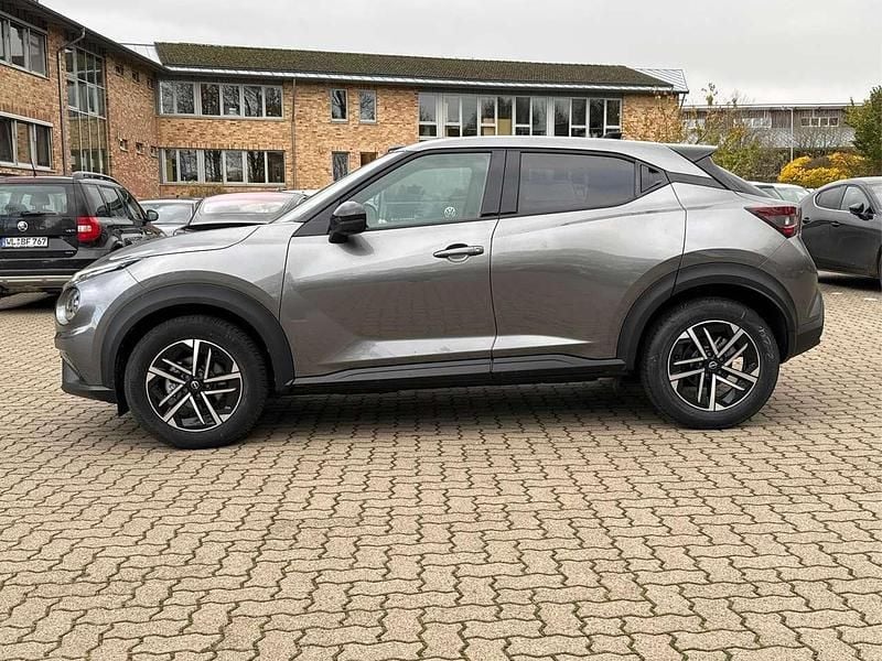 Dark grey metallic Neu 2025 Nissan Juke N-Connecta SUV | 23.980 € (Guter Preis) - Bild 1/4