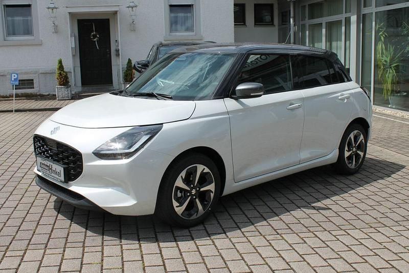 Weiß Neu 2025 Suzuki Swift Comfort+ Limousine | 21.900 € - Bild 1/4