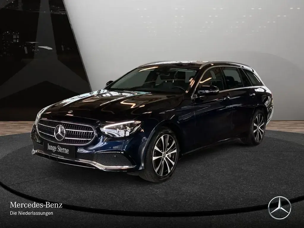 Gebraucht Mercedes E300 Avantgarde 194 PS (142 kW) 2022 Blau Limousine