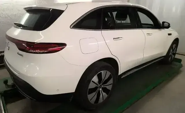 Gebraucht Mercedes EQC400 300 kW (408 PS) 2021 Weiß SUV