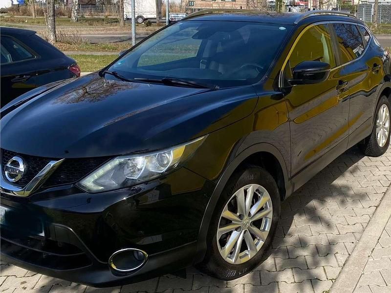 Gebraucht Nissan Qashqai Acenta 116 PS (85 kW) 2017 Schwarz SUV