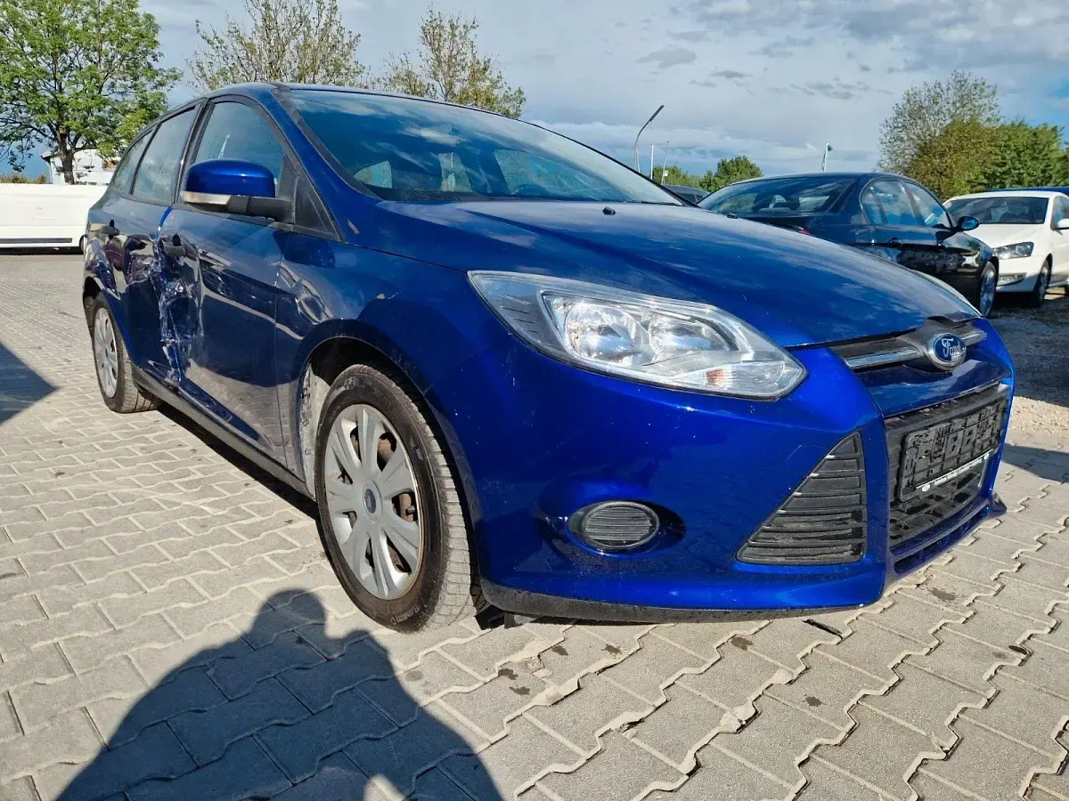 Gebraucht Ford Focus 101 PS (74 kW) 2014 Blau Kombi