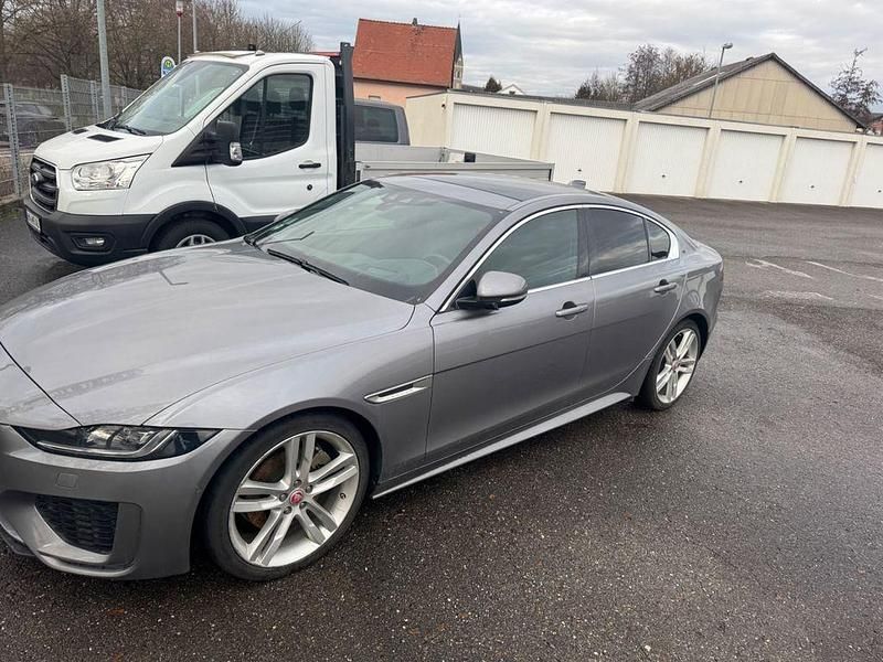 Gebraucht Jaguar XE R-Dynamic 179 PS (131 kW) 2020 Eiger grey Limousine