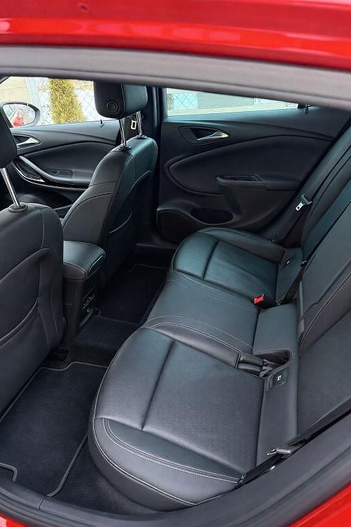 Gebraucht Opel Astra Ultimate 200 PS (147 kW) 2018 Rot Limousine