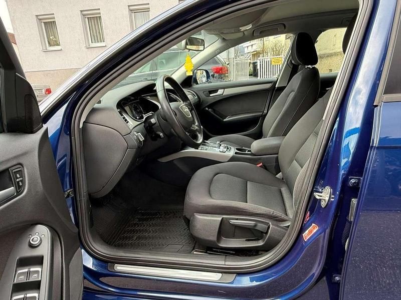 Gebraucht Audi A4 Attraction 177 PS (130 kW) 2014 Scubablau metallic Kombi