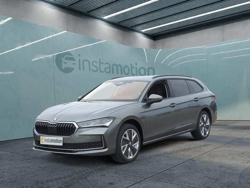 Grau Neu 2024 Skoda Superb Kombi | 43.449 € (Fairer Preis) - Bild 1/4