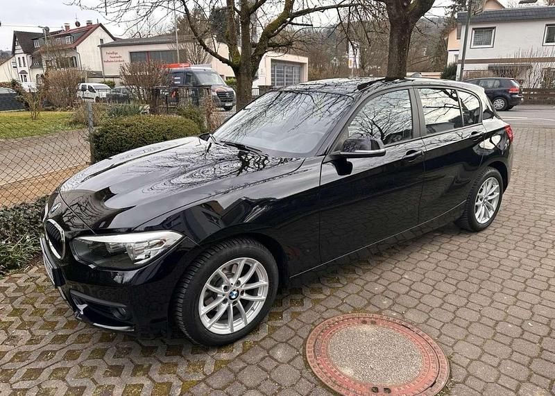 Schwarz Gebraucht 2019 BMW 118 Advantage Kleinwagen | 14.999 € (Fairer Preis) - Bild 1/4