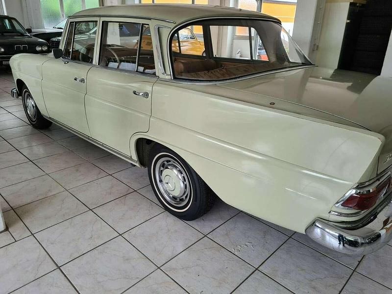 Second-hand Mercedes 200 95 CP (69 kW) 1966 Gri Berlinǎ