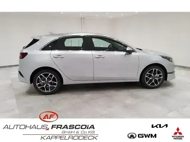 Gebraucht Kia Ceed Spirit 160 PS (117 kW) 2024 Silber Kleinwagen