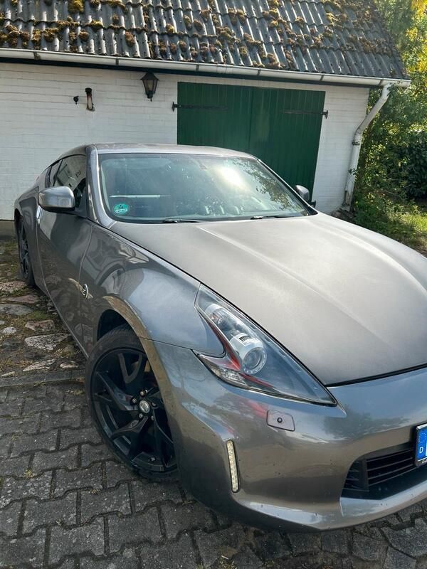 Grau Gebraucht 2015 Nissan 370Z Coupé | 21.000 € - Bild 1/3