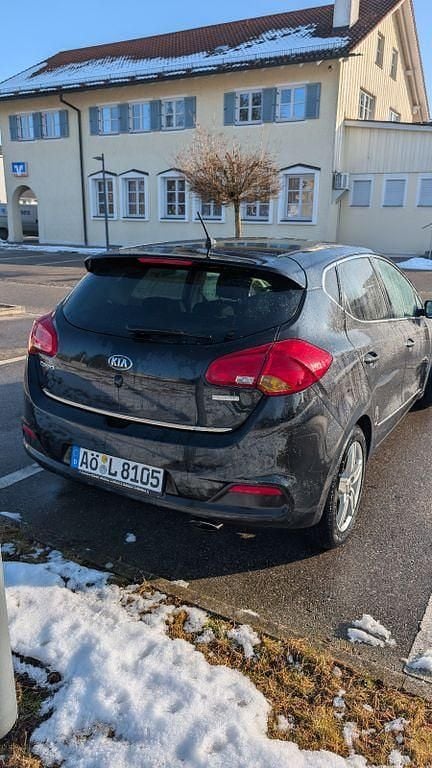 Gebraucht Kia Ceed 135 PS (99 kW) 2014 Schwarz Kleinwagen
