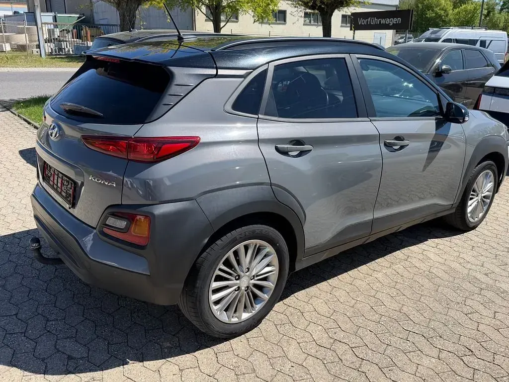 Gebraucht Hyundai Kona Select 120 PS (88 kW) 2020 Grau SUV