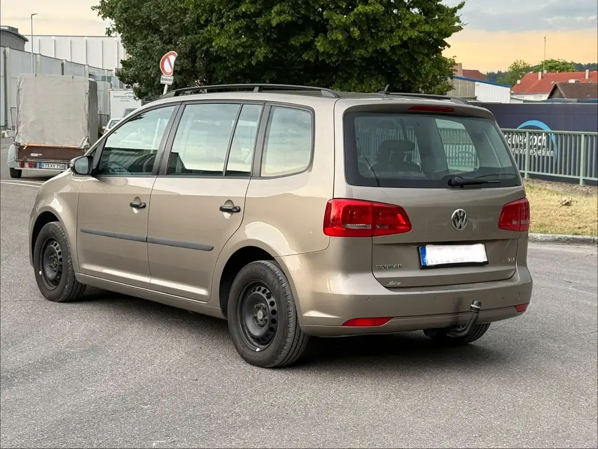 Gebraucht VW Touran 105 PS (77 kW) 2012 Beige Van / Kleinbus