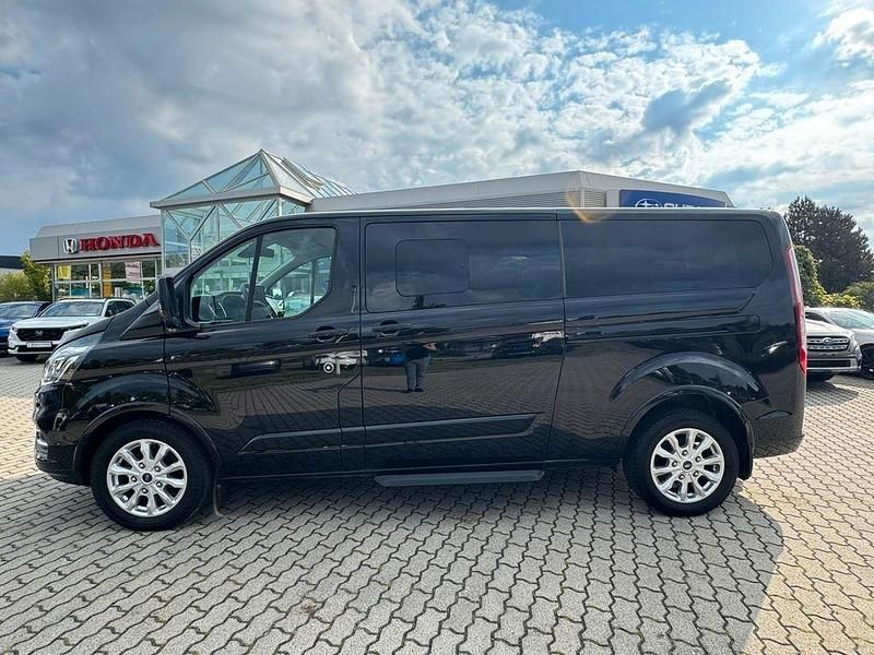 Schwarz Gebraucht 2022 Ford Tourneo Custom Titanium Kombi | 40.999 € (Fairer Preis) - Bild 1/4
