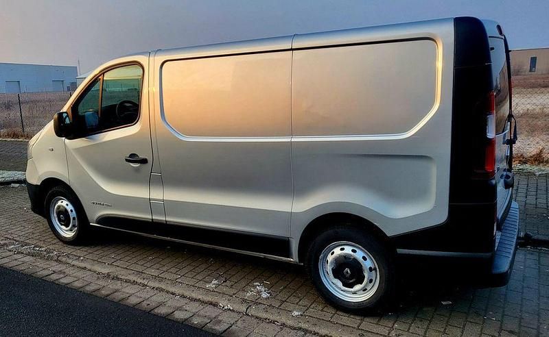 Gebraucht Renault Trafic Komfort 145 PS (106 kW) 2017 Grau Van / Kleinbus