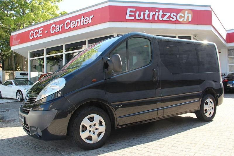 Schwarz Gebraucht 2011 Opel Vivaro Van | 10.480 € (Teuer) - Bild 1/4
