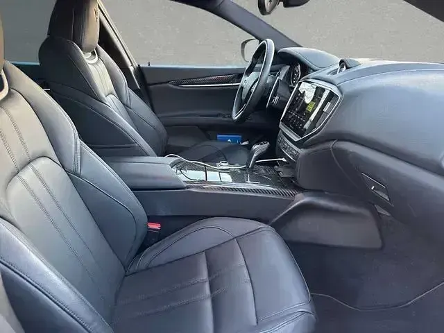 Gebraucht Maserati Ghibli 430 PS (316 kW) 2023 Blau (blu emozione) Limousine