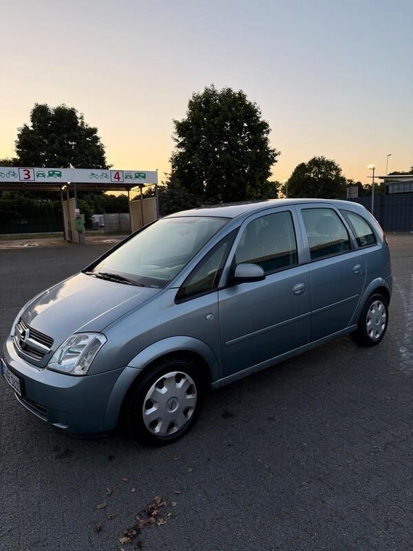 Grau Gebraucht 2005 Opel Meriva Van / Kleinbus | 1.900 € (Fairer Preis) - Bild 1/4