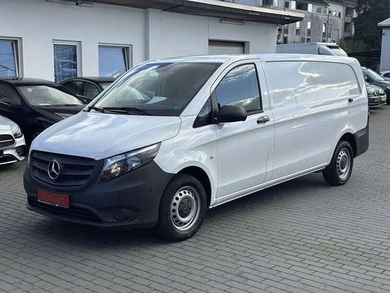 Arktikweiss (metallic) Gebraucht 2024 Mercedes Vito Van / Kleinbus | 29.880 € (Superpreis) - Bild 1/4