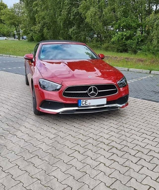 Rot Gebraucht 2022 Mercedes E220 Cabrio | 43.000 € (Fairer Preis) - Bild 1/2