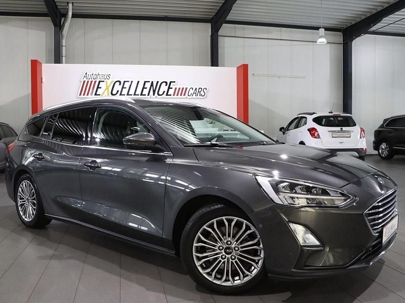 Gebraucht Ford Focus Titanium 125 PS (91 kW) 2019 Grau Kombi
