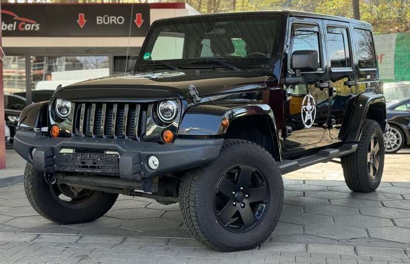 Schwarz Gebraucht 2011 Jeep Wrangler Unlimited SUV | 23.950 € (Fairer Preis) - Bild 1/4
