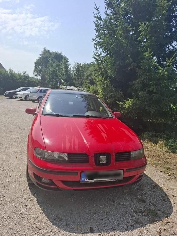 Rot Gebraucht 2000 Seat Leon Kleinwagen | 700 € (Superpreis) - Bild 1/4