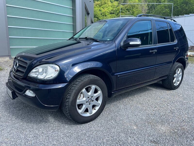 Tansanitblau Gebraucht 2004 Mercedes ML270 SUV | 9.990 € - Bild 1/4