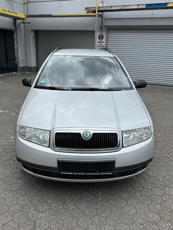Silber Gebraucht 2002 Skoda Fabia Classic Kombi | 590 € (Guter Preis) - Bild 1/4