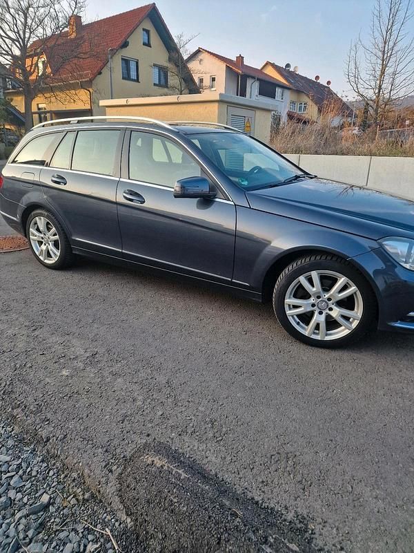 Gebraucht Mercedes C220 170 PS (125 kW) 2014 Grau Kombi