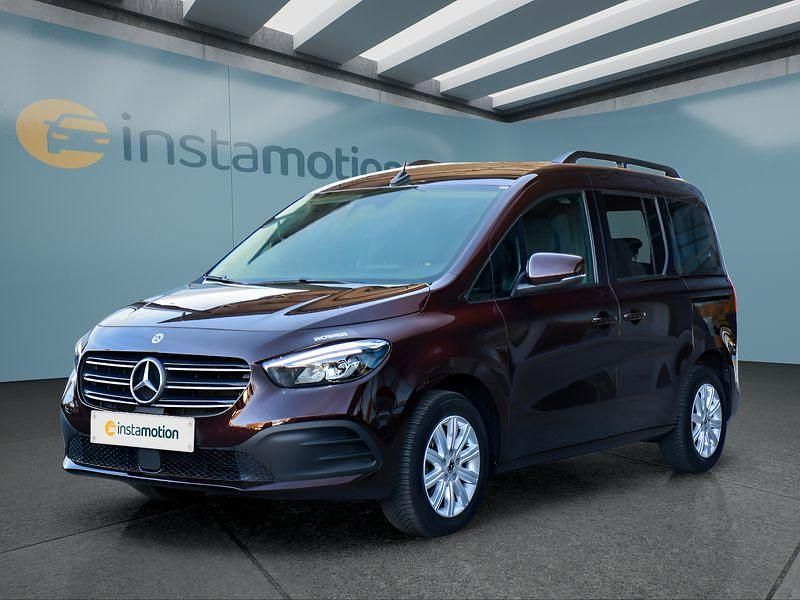 Rot Gebraucht 2024 Mercedes 180 Limousine | 29.599 € (Fairer Preis) - Bild 1/4