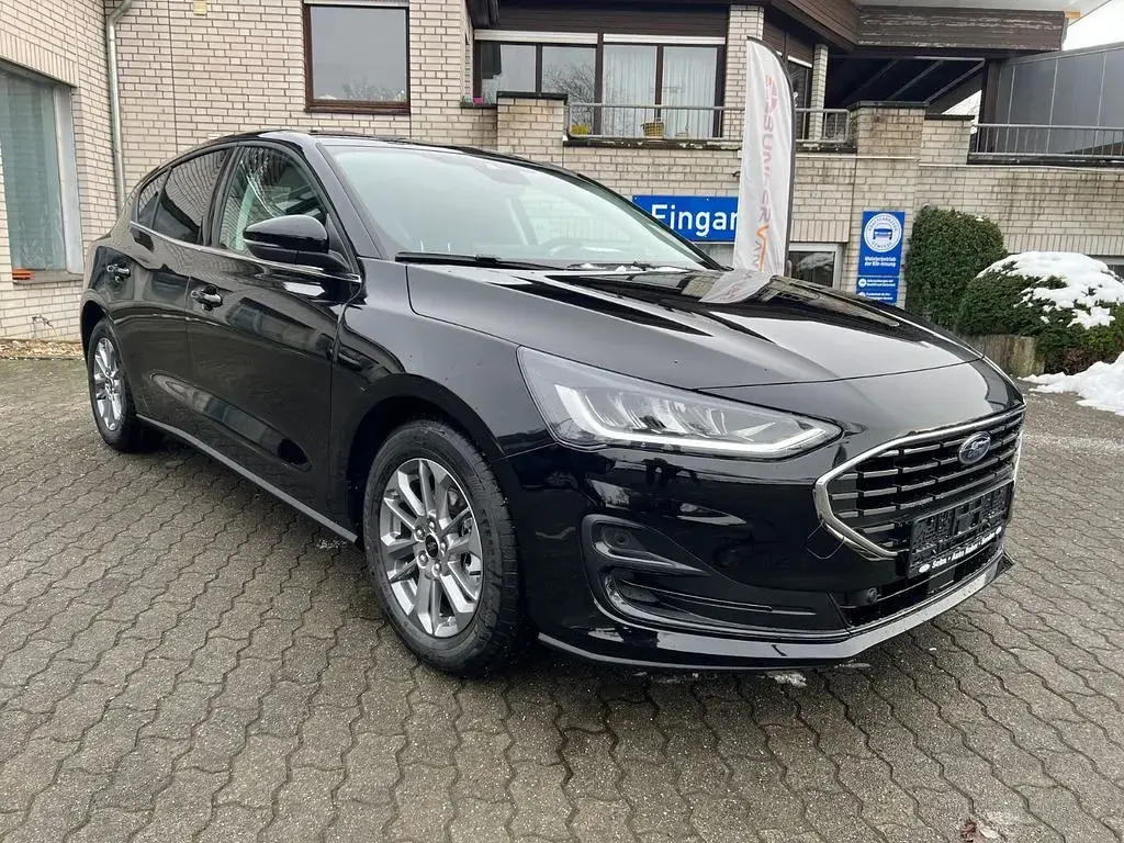 Neu Ford Focus Titanium 116 PS (85 kW) 2026 Schwarz Limousine