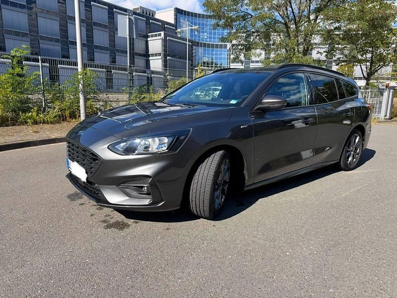 Grau Gebraucht 2018 Ford Focus ST-Line Kombi | 12.950 € (Guter Preis) - Bild 1/4