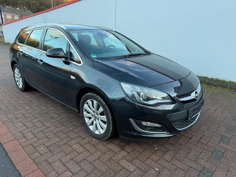 Gebraucht Opel Astra Sport 131 PS (96 kW) 2013 Schwarz Kombi