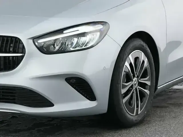 Gebraucht Mercedes B180 Progressive 136 PS (100 kW) 2025 Silber Van / Kleinbus