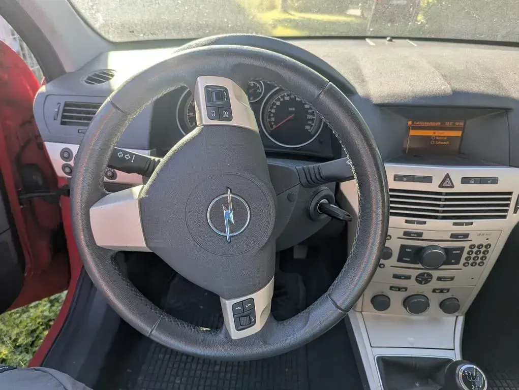 Gebraucht Opel Astra 116 PS (85 kW) 2008 Rot Limousine