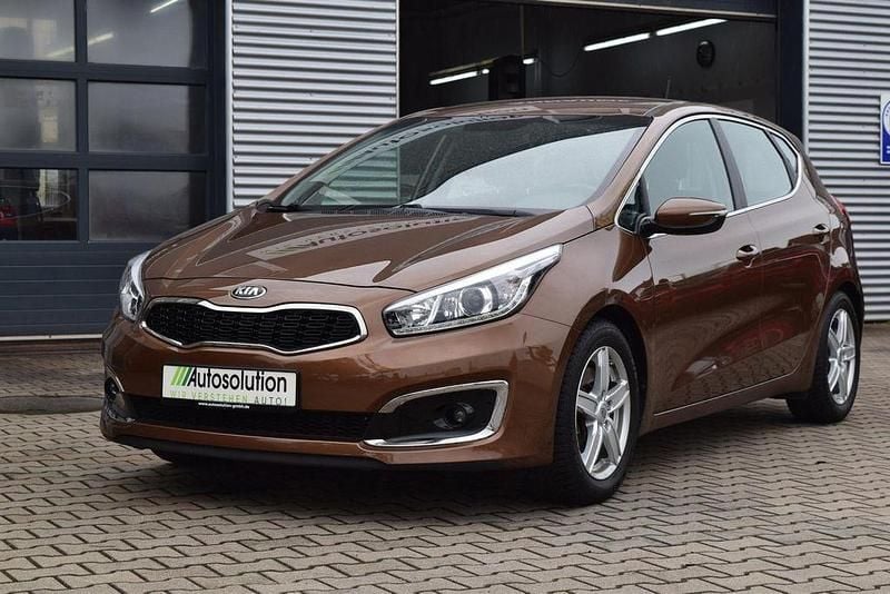 Braun Gebraucht 2016 Kia Ceed Vision Limousine | 8.590 € (Fairer Preis) - Bild 1/4