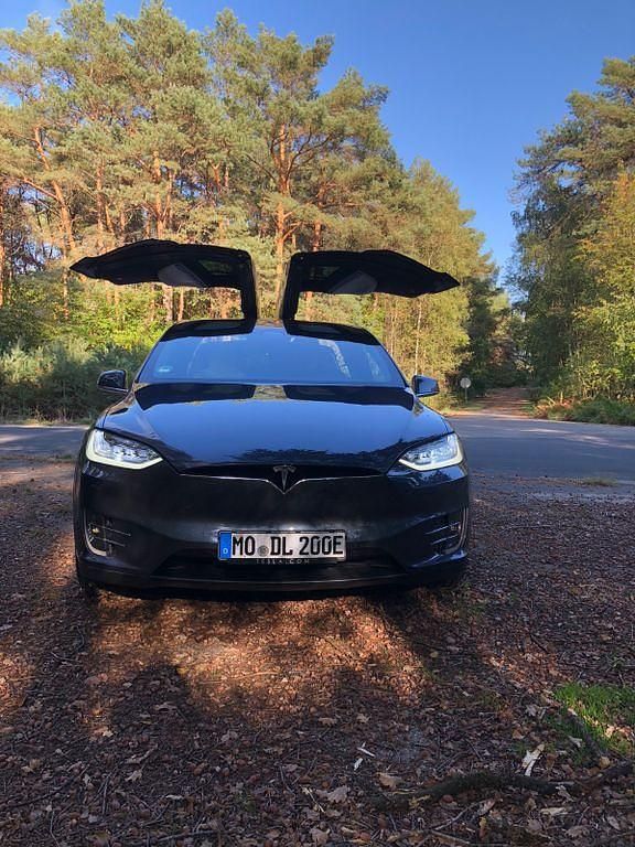 Second-hand Tesla Model X 413 kW (562 CP) 2018 Albastru SUV