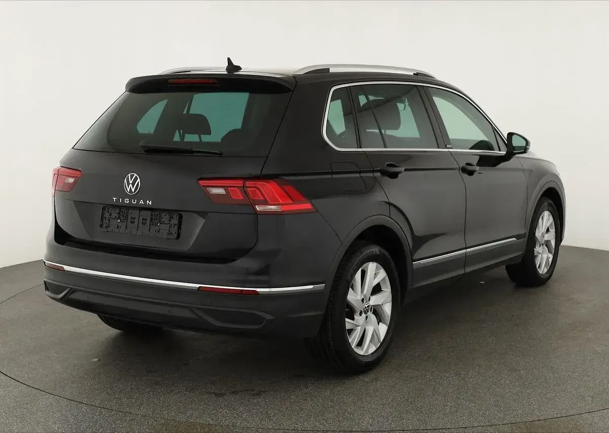 Gebraucht VW Tiguan Move 150 PS (110 kW) 2023 Deep black perleffekt SUV