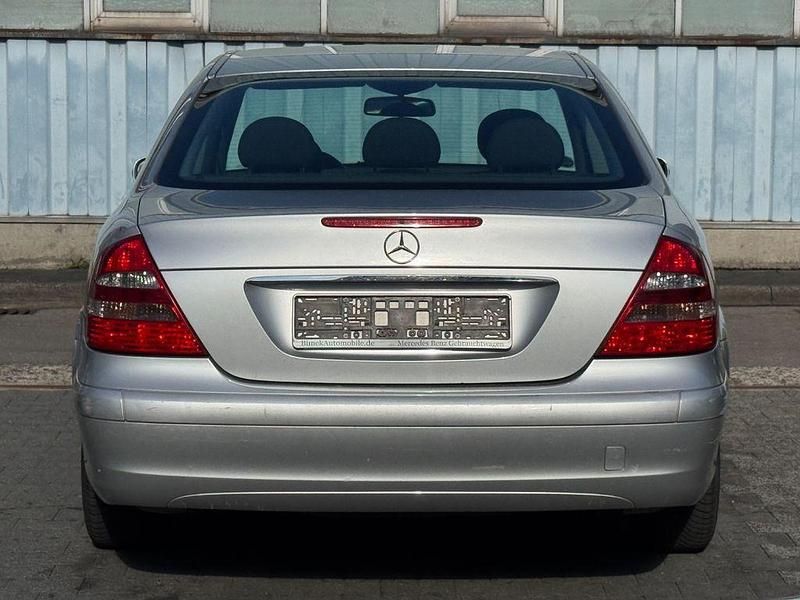 Gebraucht Mercedes E200 163 PS (119 kW) 2004 Silber Limousine