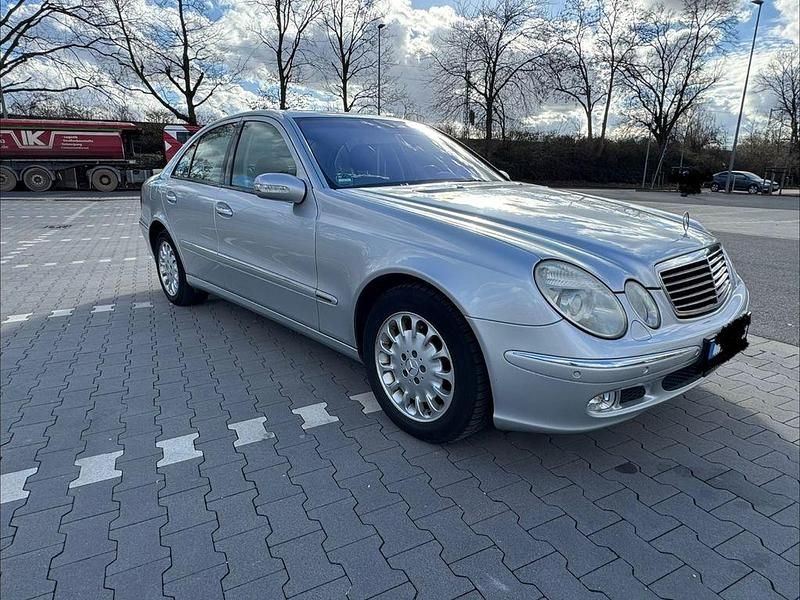 Gebraucht Mercedes E240 Elegance 177 PS (130 kW) 2006 Silber Limousine