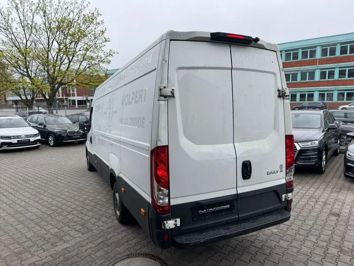 Gebraucht Iveco Daily 156 PS (114 kW) 2015 Weiß Van / Kleinbus