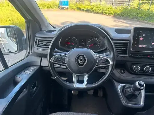 Gebraucht Renault Trafic 131 PS (96 kW) 2022 Weiß Van / Kleinbus