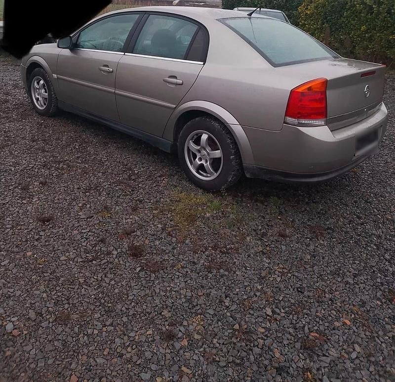 Second-hand Opel Vectra 122 CP (89 kW) 2002 Bej Berlinǎ