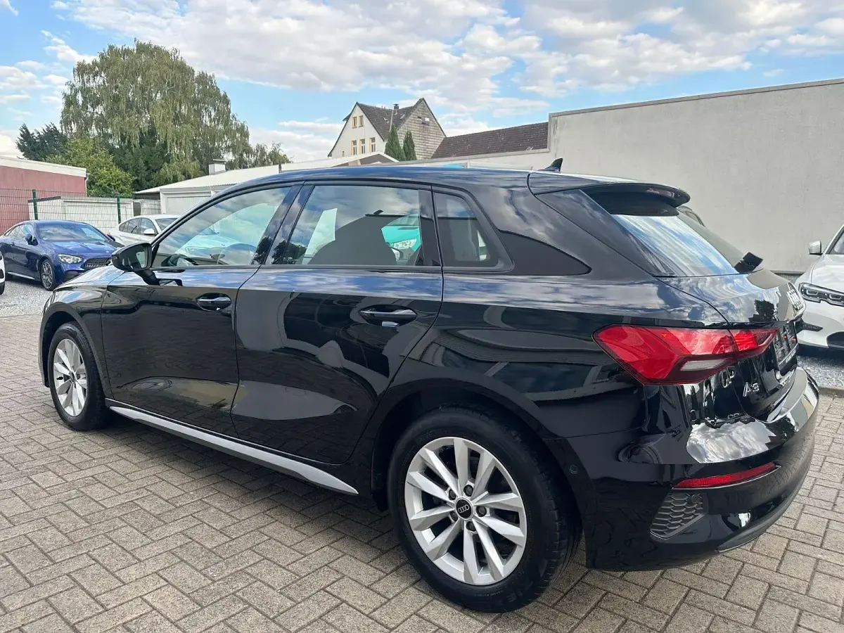 Gebraucht Audi A3 Sportback Basis 150 PS (110 kW) 2023 Schwarz Kleinwagen