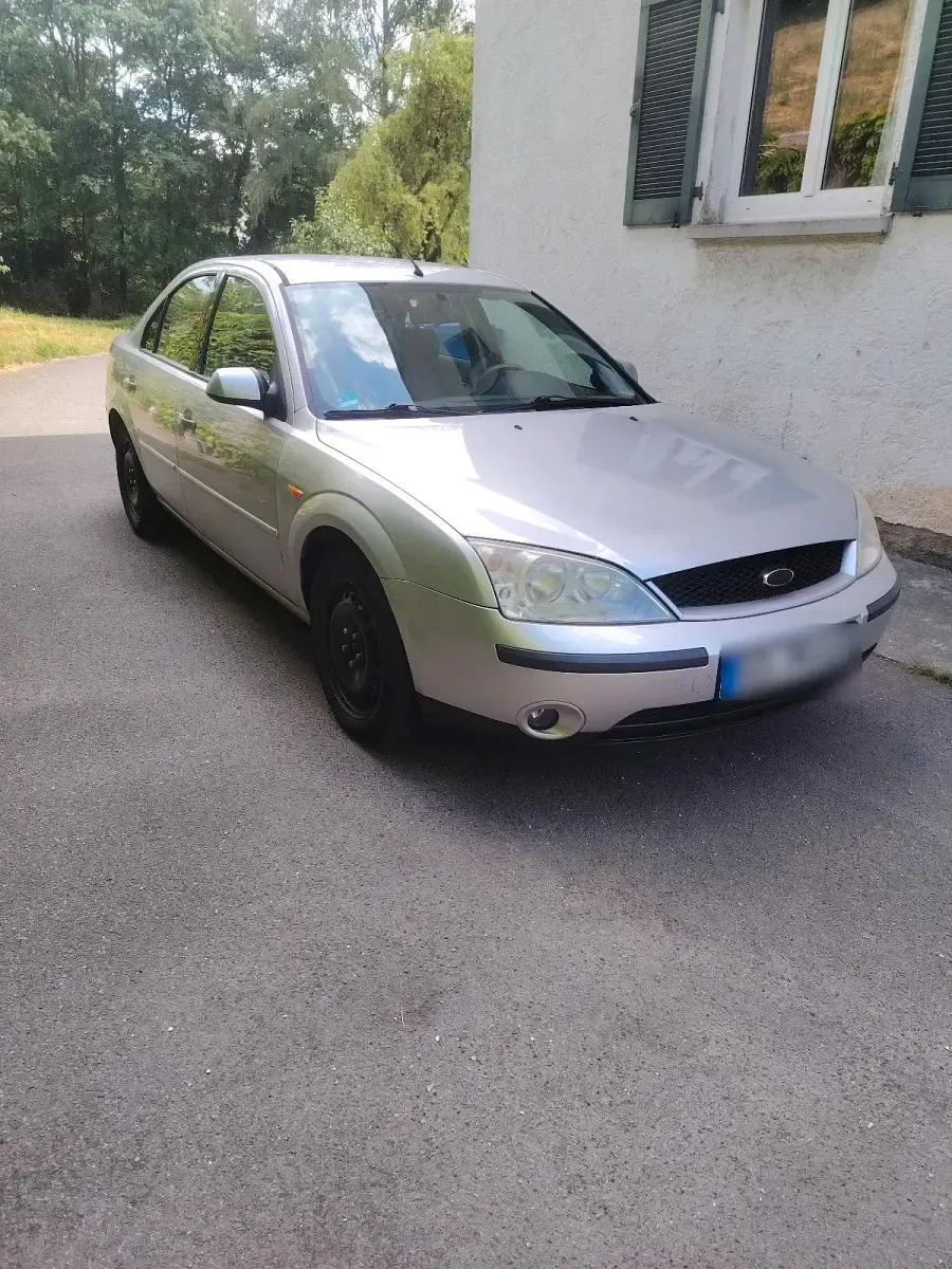 Gebraucht Ford Mondeo 146 PS (107 kW) 2002 Silber Limousine