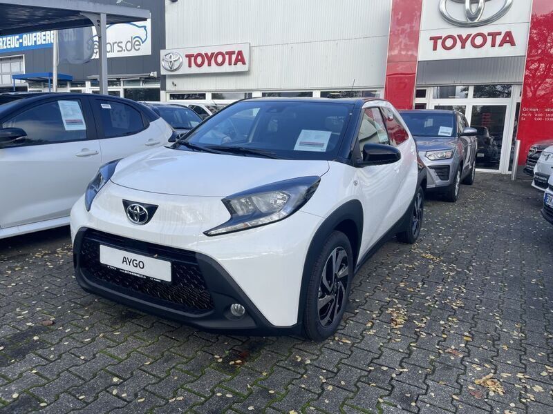 Weiß Neu 2024 Toyota Aygo X-Black Kleinwagen | 18.880 € - Bild 1/1