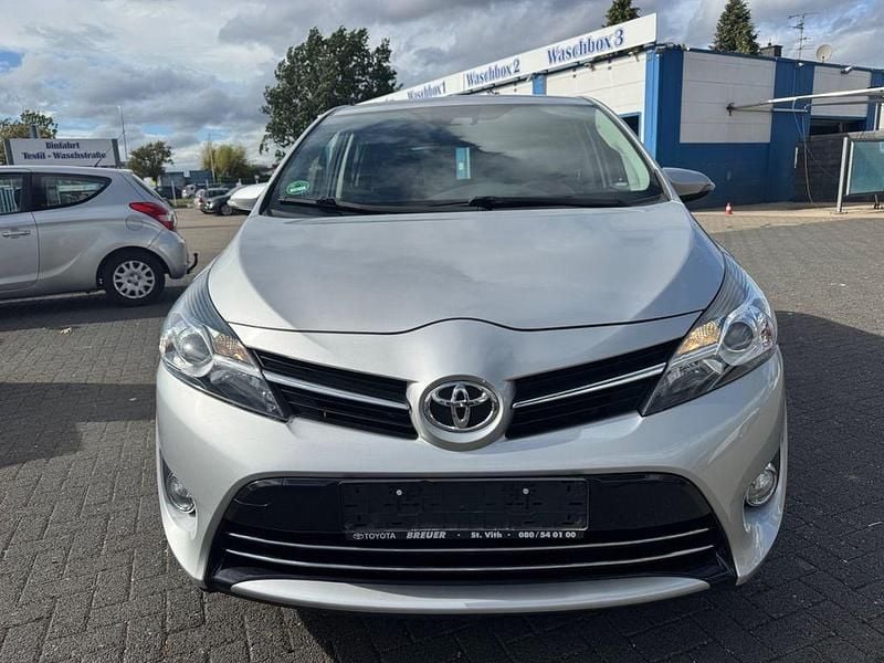 Silber Gebraucht 2019 Toyota Verso Executive Van / Kleinbus | 13.700 € (Superpreis) - Bild 1/4