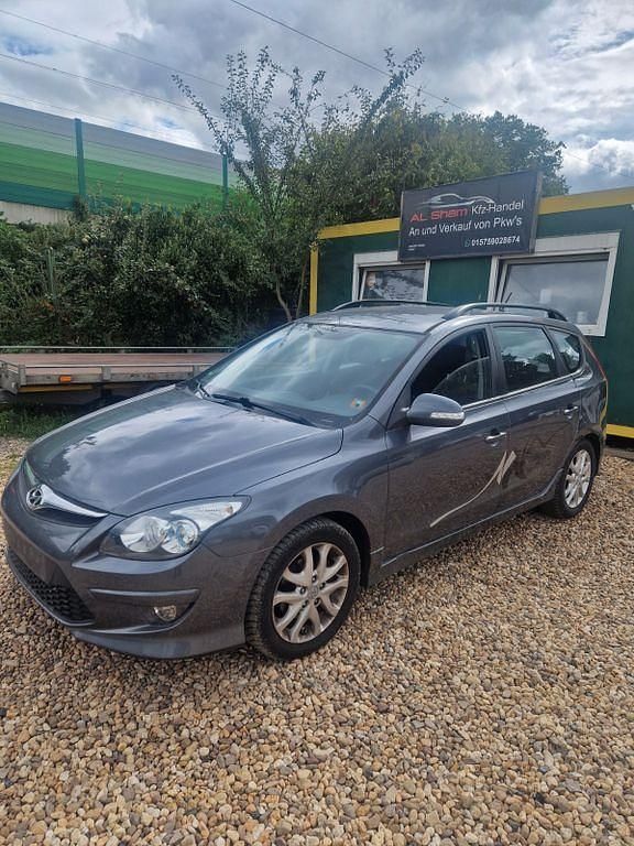 Grau Gebraucht 2010 Hyundai i30 Edition Kombi | 2.490 € (Fairer Preis) - Bild 1/4